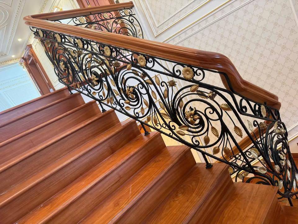 Tổng Hợp Các Mẫu Lan Can Cầu Thang Sắt Nghệ Thuật Đẹp Nhất 2026 Tại Hồ Chí Minh