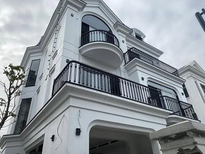 Làm cửa sắt dân dụng tại Hóc Môn